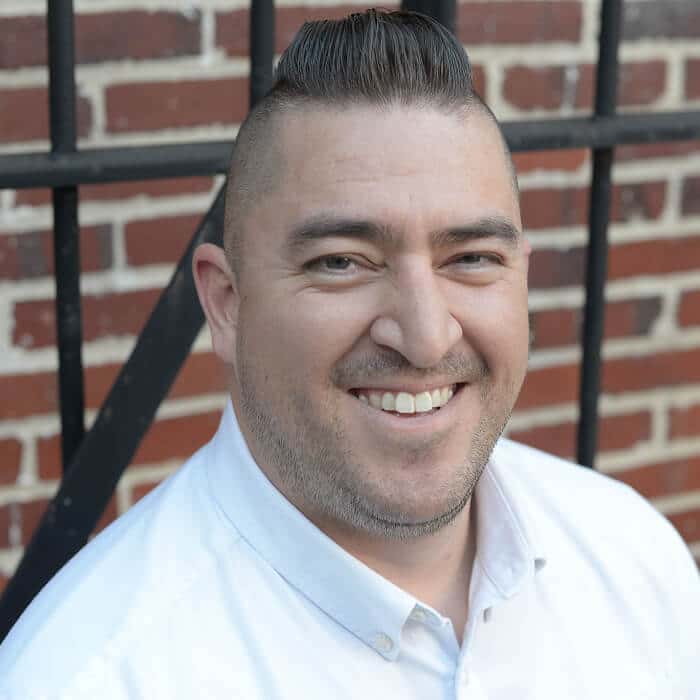 Roberto Tellez headshot
